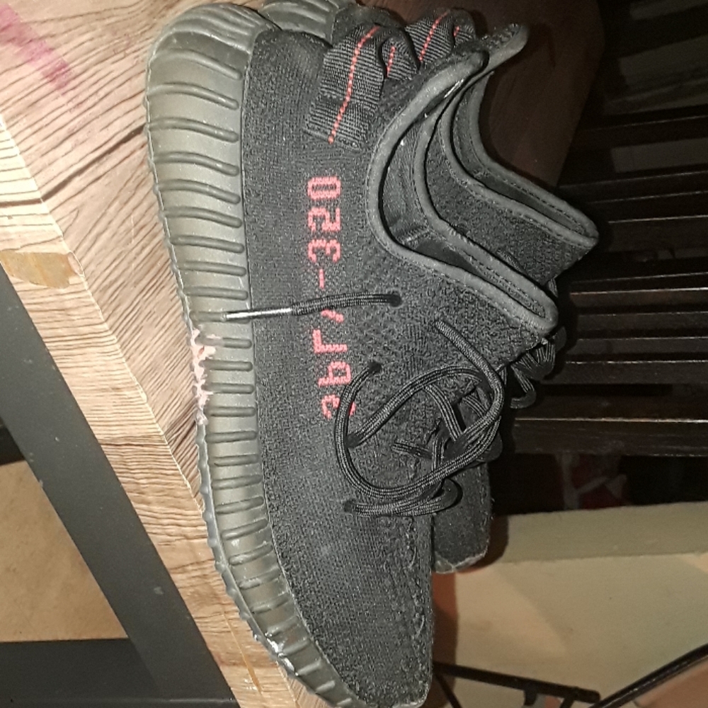 Yeezy boots black/red